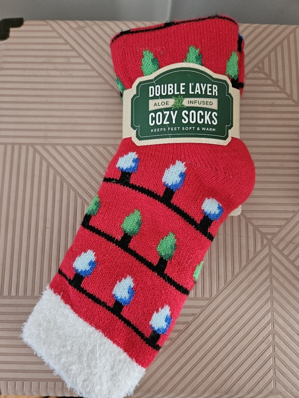 NEW Airplus Men's Double Layer Aloe Infused Warm Comfy Cozy Socks Red Christmas